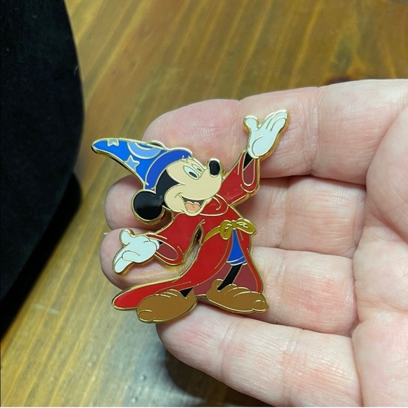 Disney/Loungefly Mickey Mouse Sorcerer Pin BNWT - Picture 3 of 4